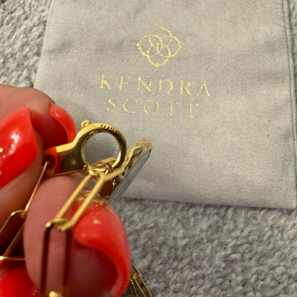 Kendra Scott Long Paper Clip chain and Mother of Pearl Pendant - Picture 3 of 4